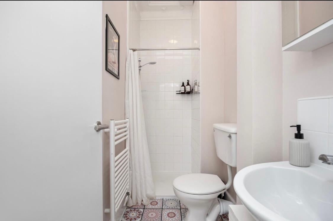 Flat In & With Own Bathroom * Hove