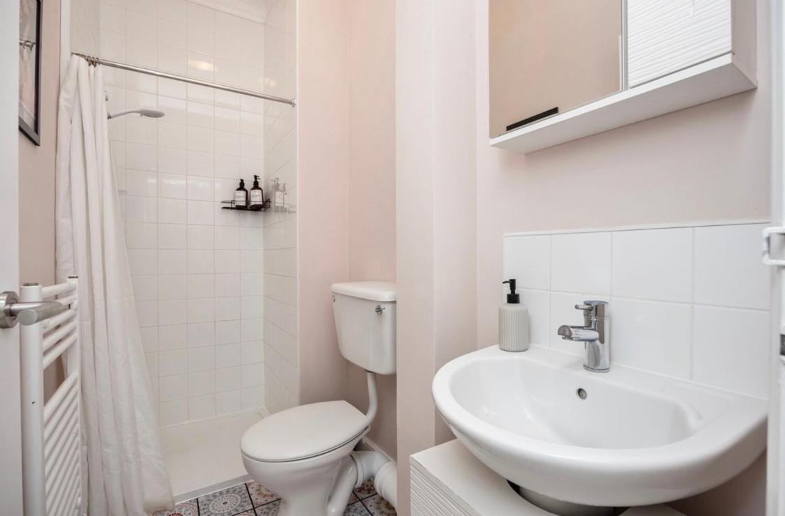 Apartment Flat In & With Own Bathroom *