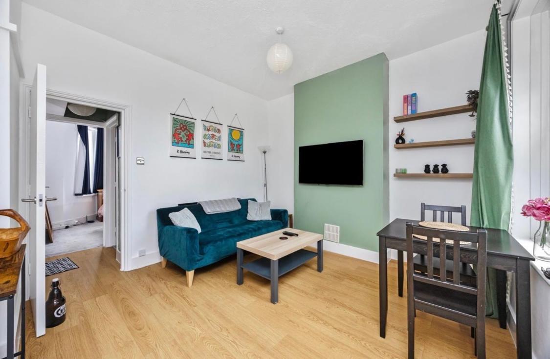 Flat In & With Own Bathroom Apartment