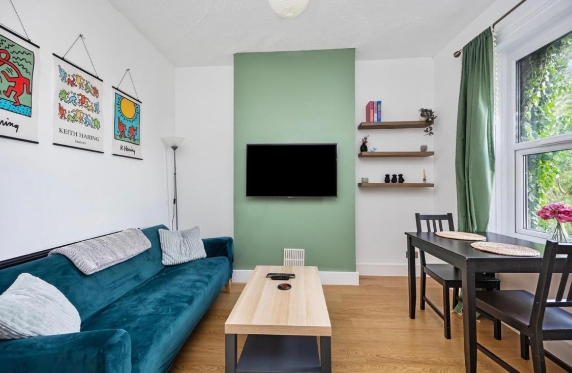 Apartment Flat In & With Own Bathroom