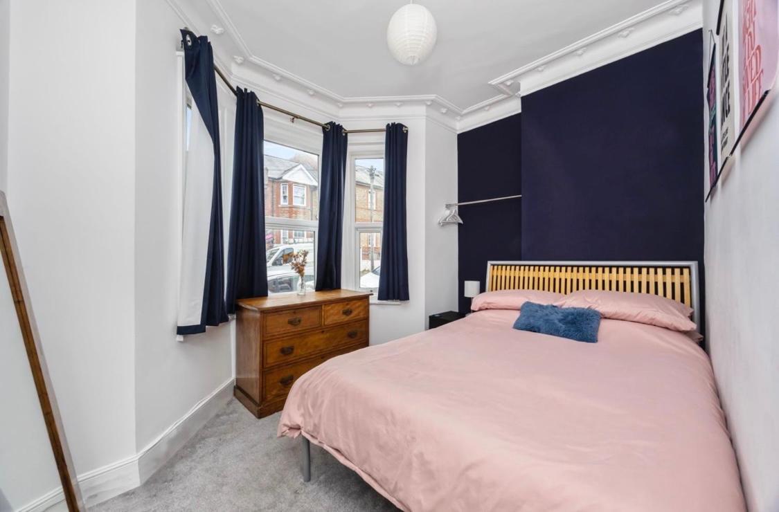 Flat In & With Own Bathroom Apartment *