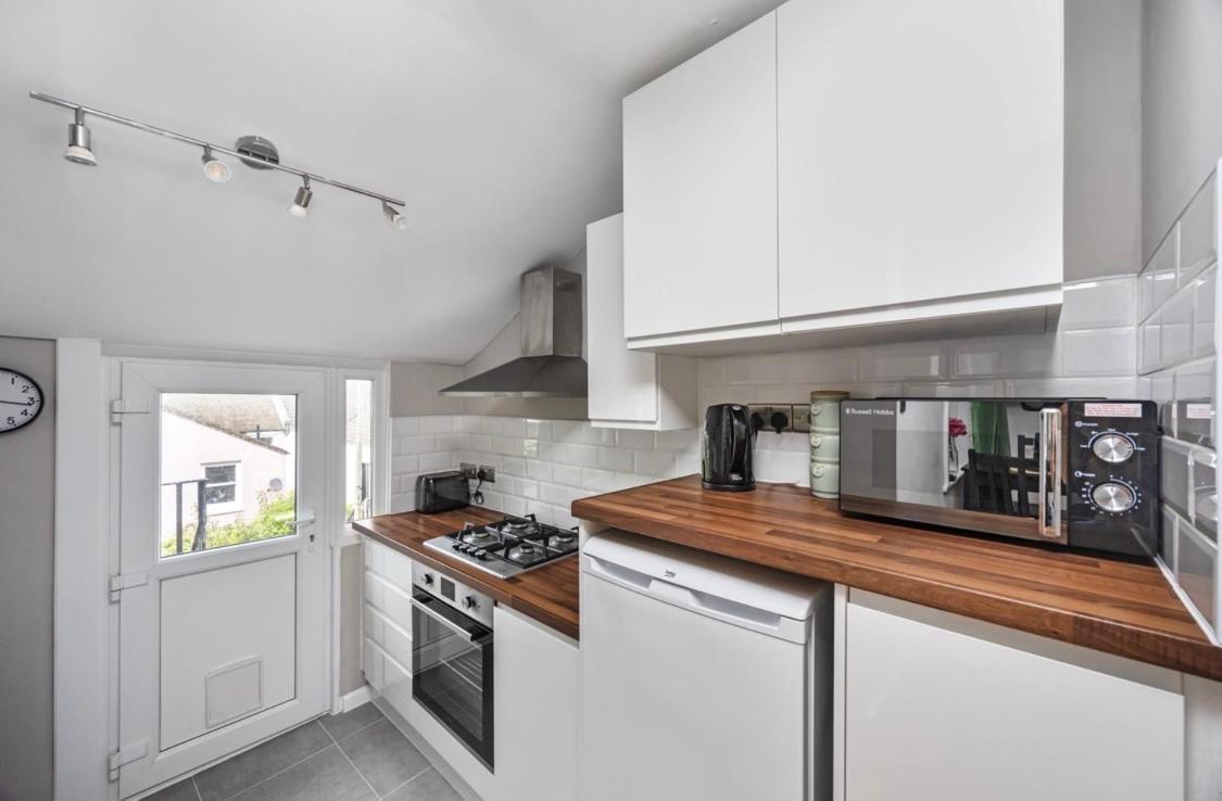 Flat In & With Own Bathroom *