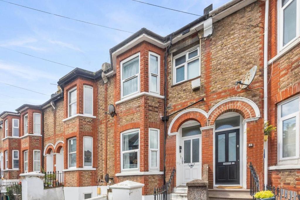 Flat In & With Own Bathroom